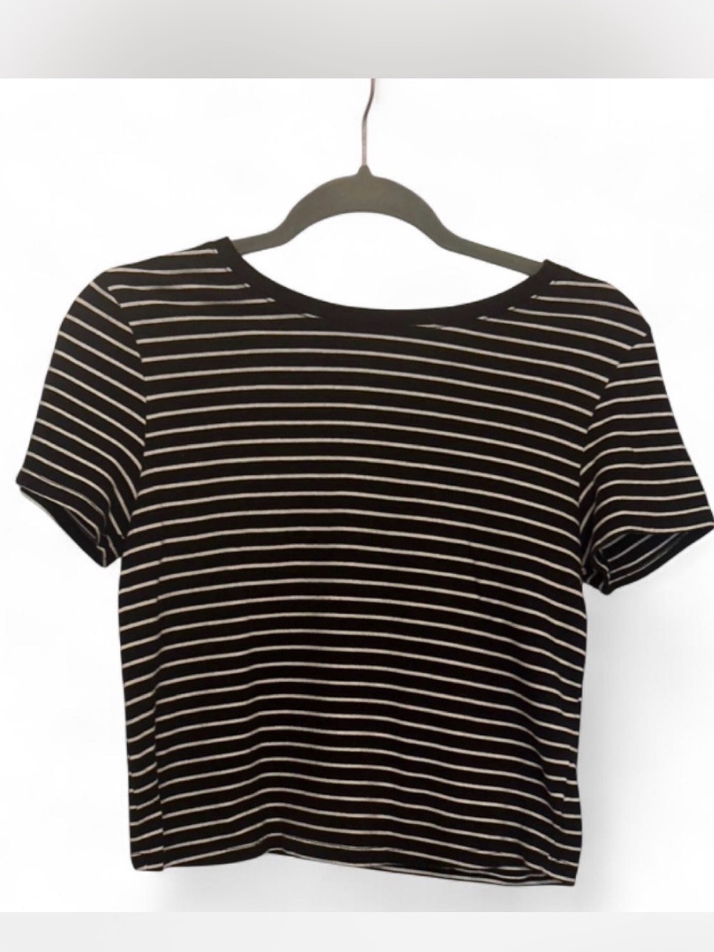 Old Navy Women's Black/White Striped Cropped Round Neck Knit T-Shirt, Size M